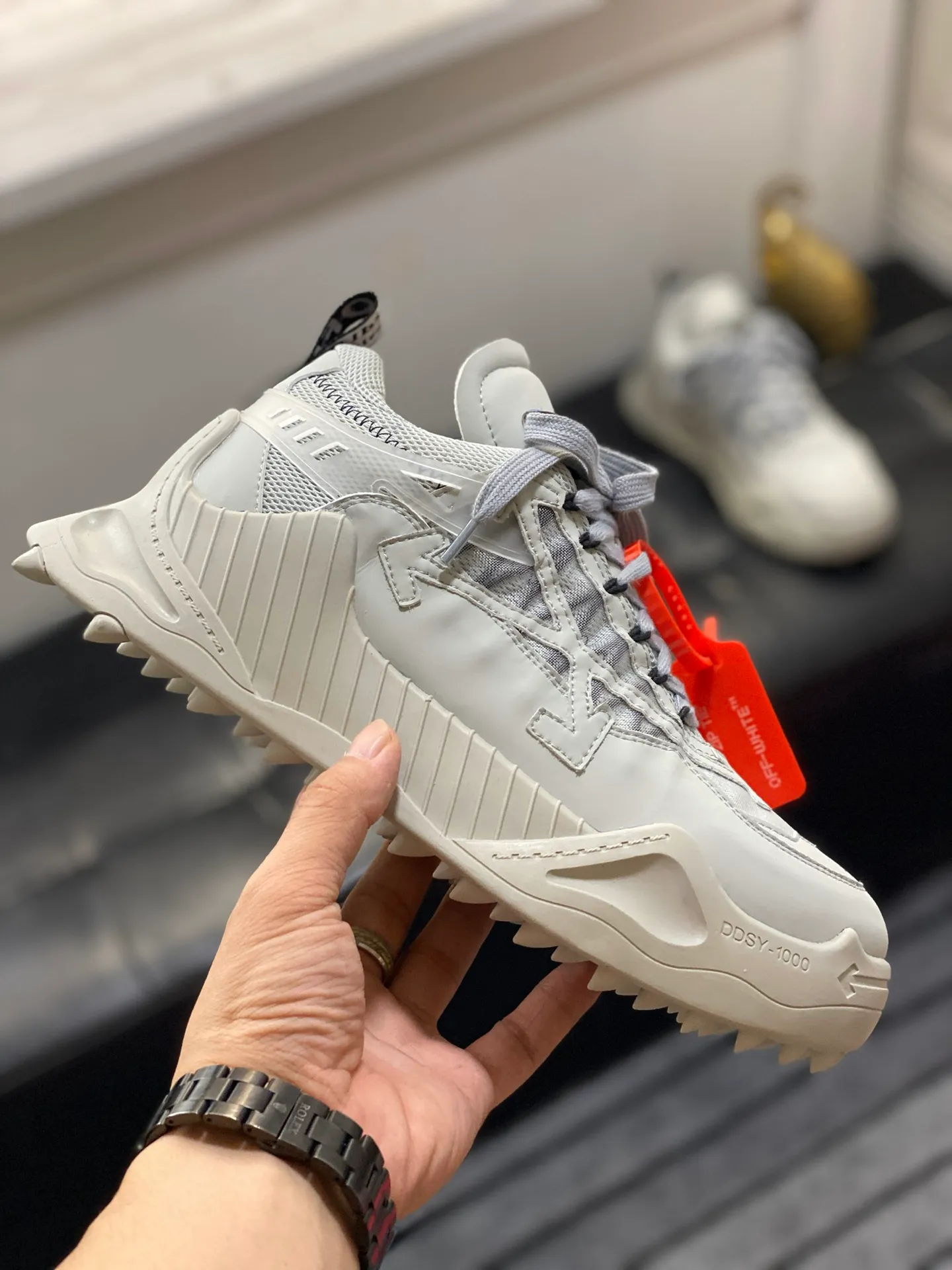 Men's Men's Shoes💰480🌼【New Style】High-end Boutique-🤷‍♂🤷‍♂OFF-WHITE x Air Jordan 】1 The joint shoe has been highly concerned by everyone since its design. The new shoe is shown in the popular Chicago bull white and yellow LOGO color scheme. The shoe body is made of cowhide, cow suede, and other materials. In addition to the X hidden on the inside of the leather, the oversized Swoosh, OFF-WHITE for Nike, Air Jordan 1 birth information and AIR are displayed on both sides of the shoe. The iconic details of OFF-WHITE can be seen on the sole and insole. You can choose a pair if you like the style. Code: 39-44 (45 can be customized